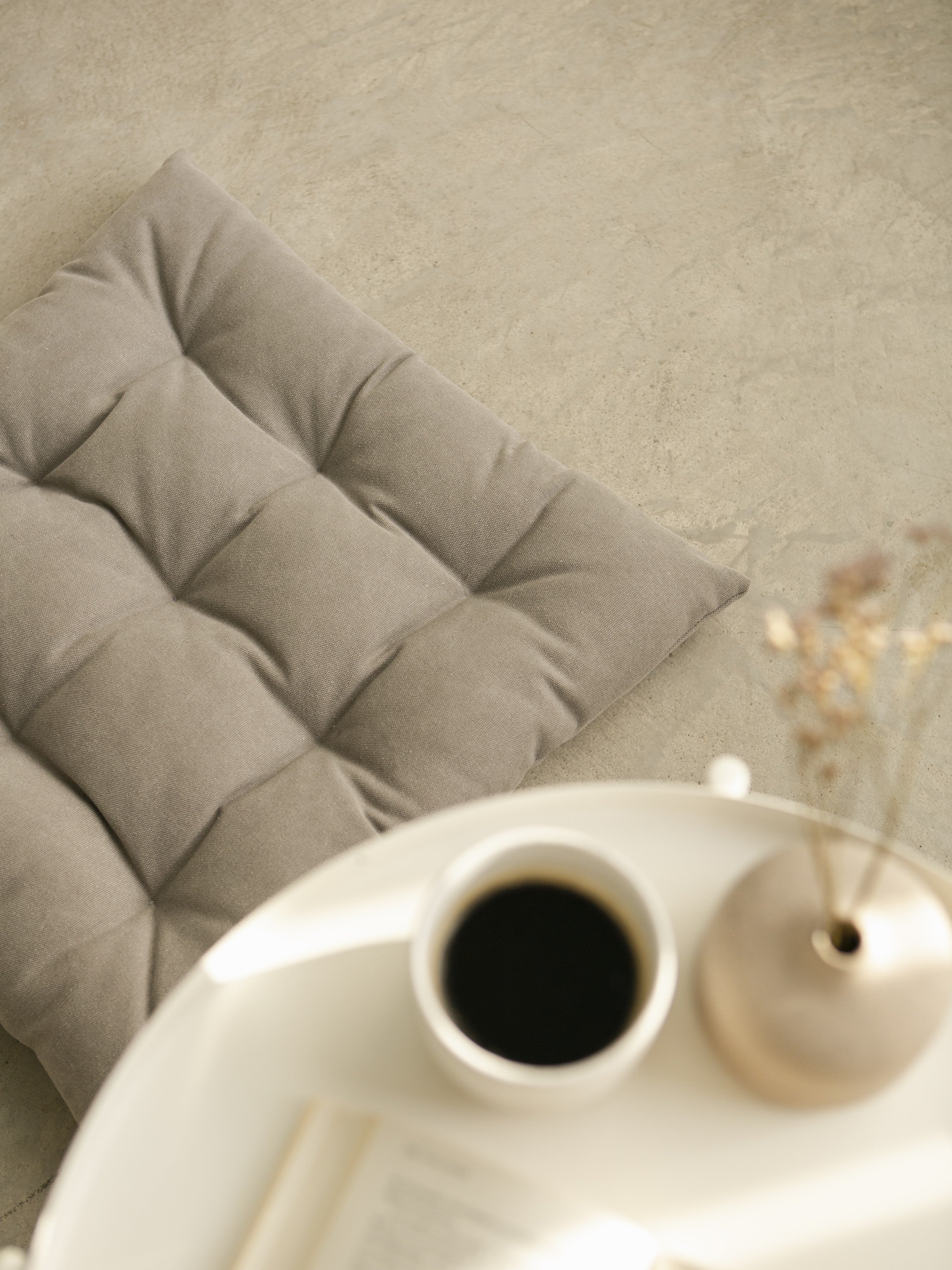 Coussin de sol taupe