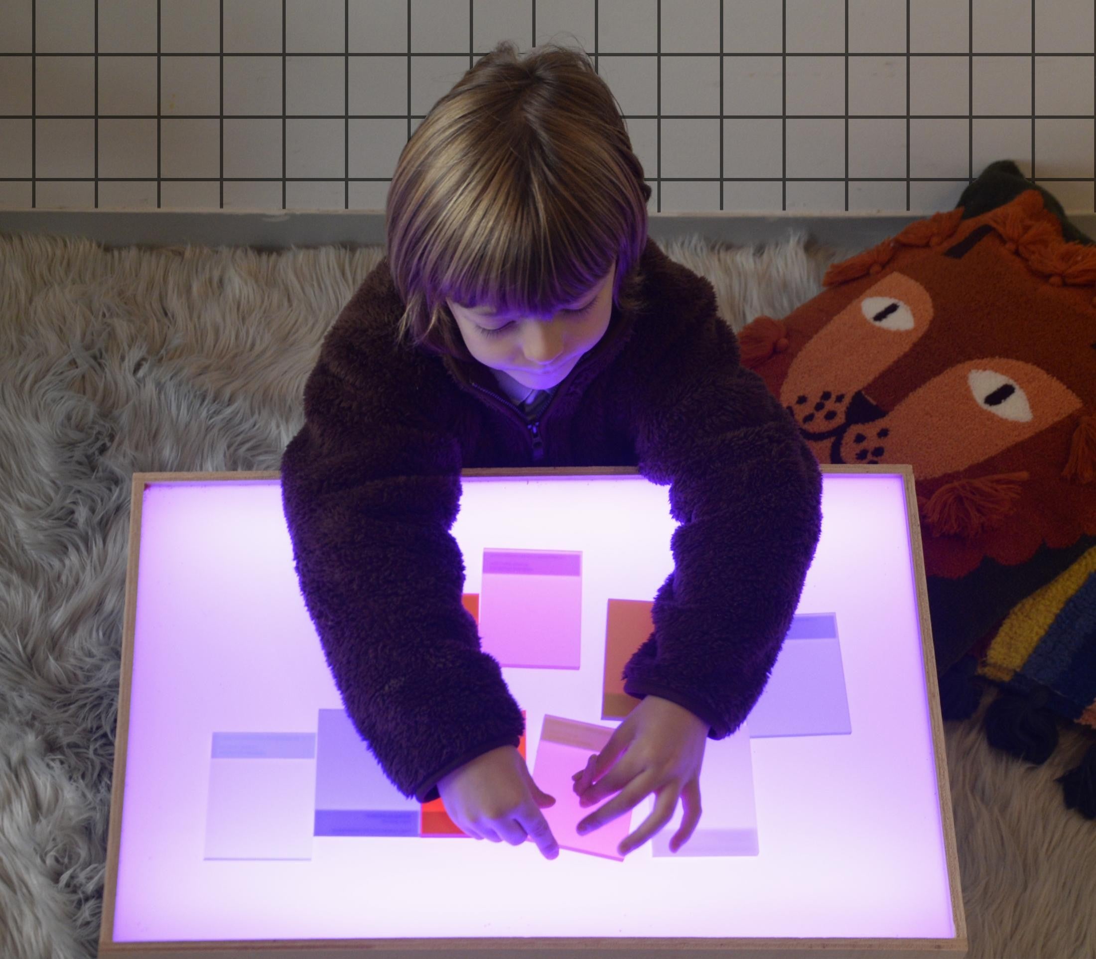 Caja de Luz estilo Montessori