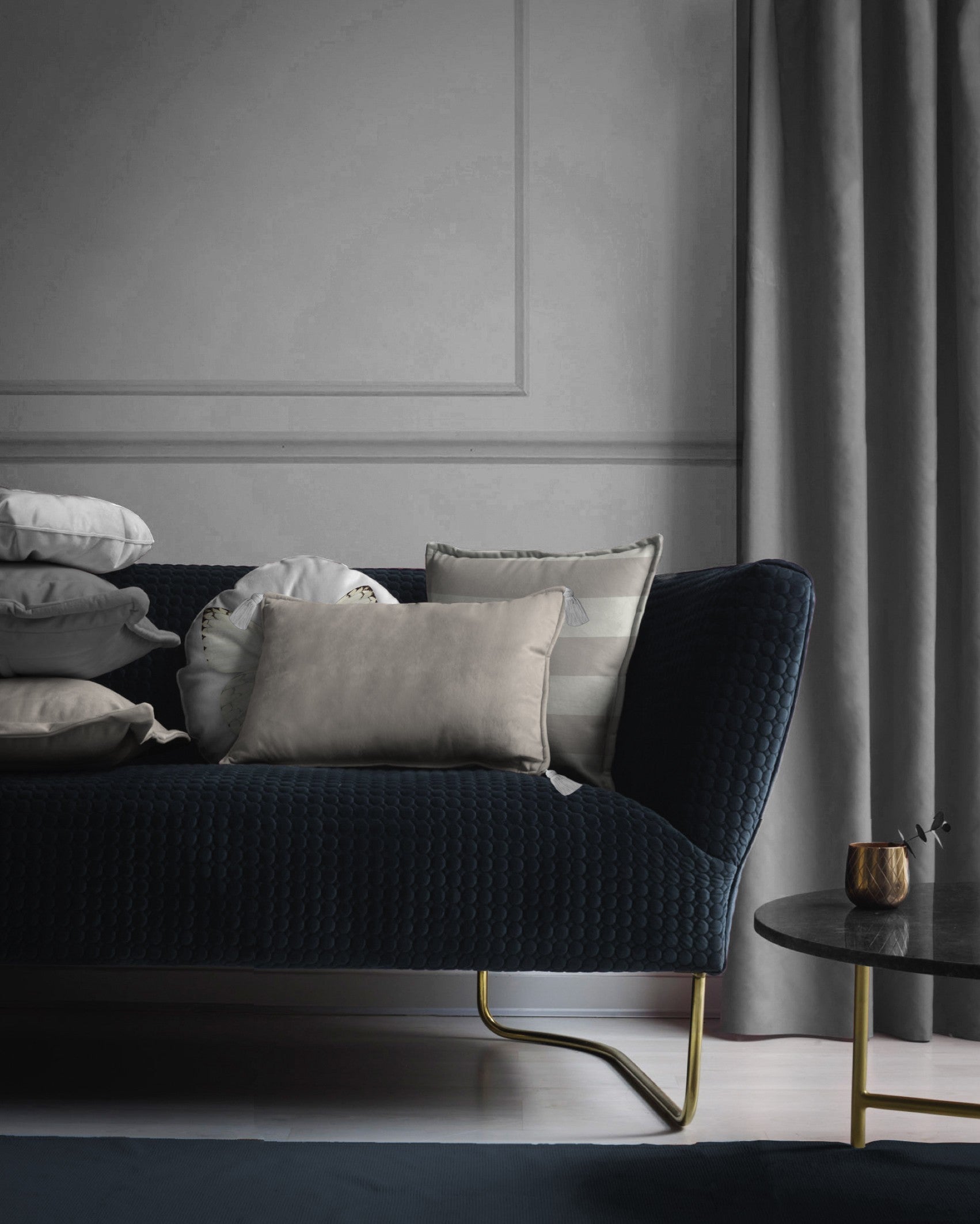 Cojin 50x35 Terciopelo Borlas (Warm Grey 1)