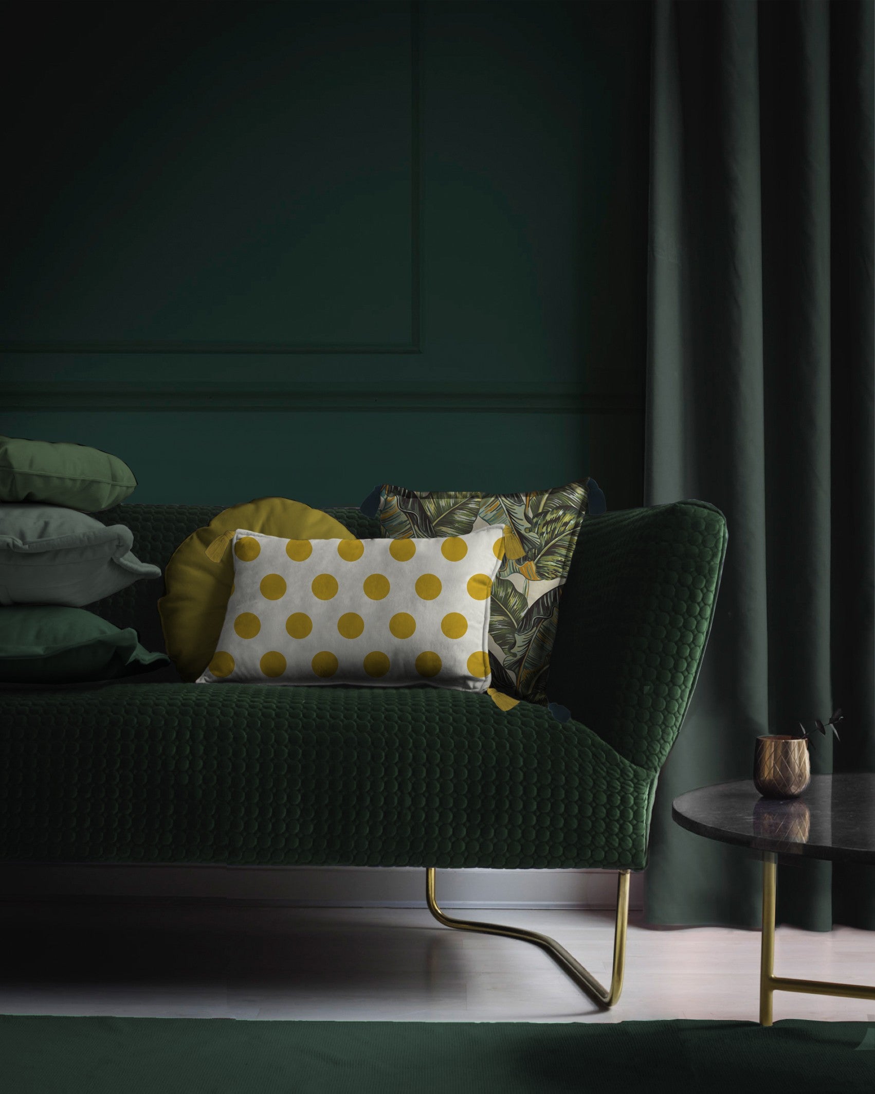 Cojin 50x35 Terciopelo Borlas (Golden Dots)