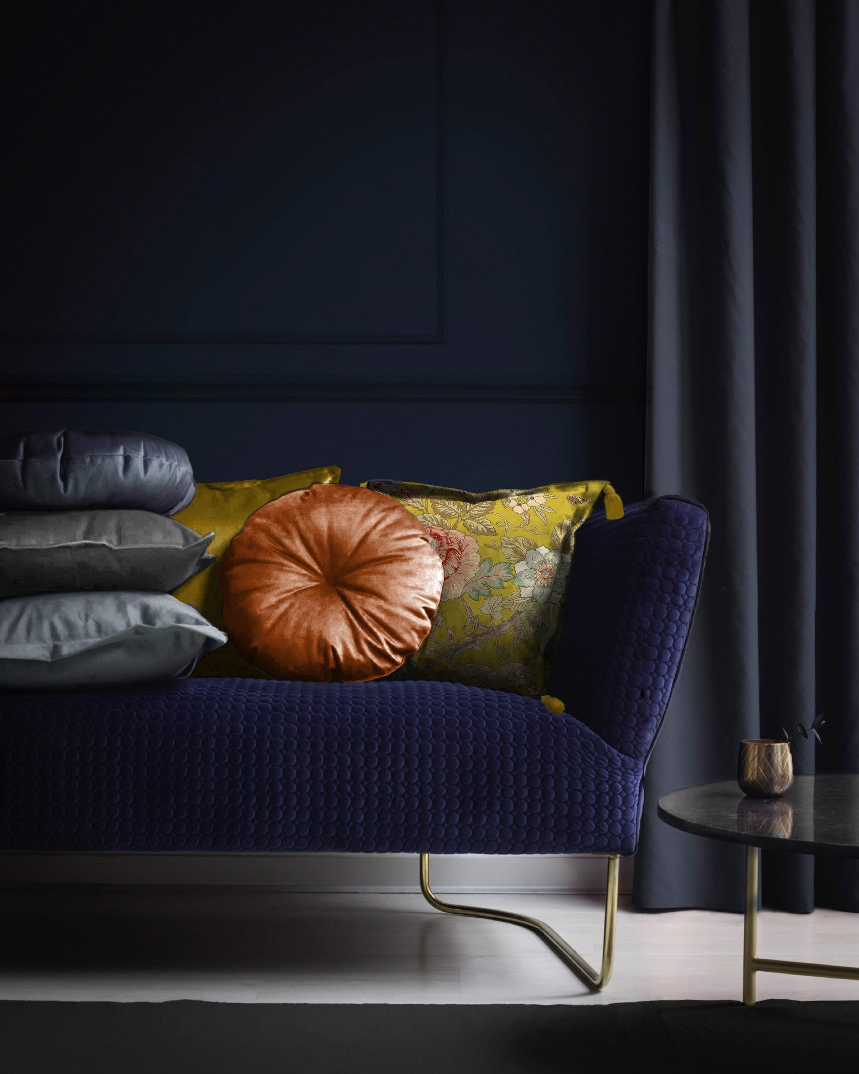 Cojin Terciopelo 45x45 Borlas (Japanese Flowers)