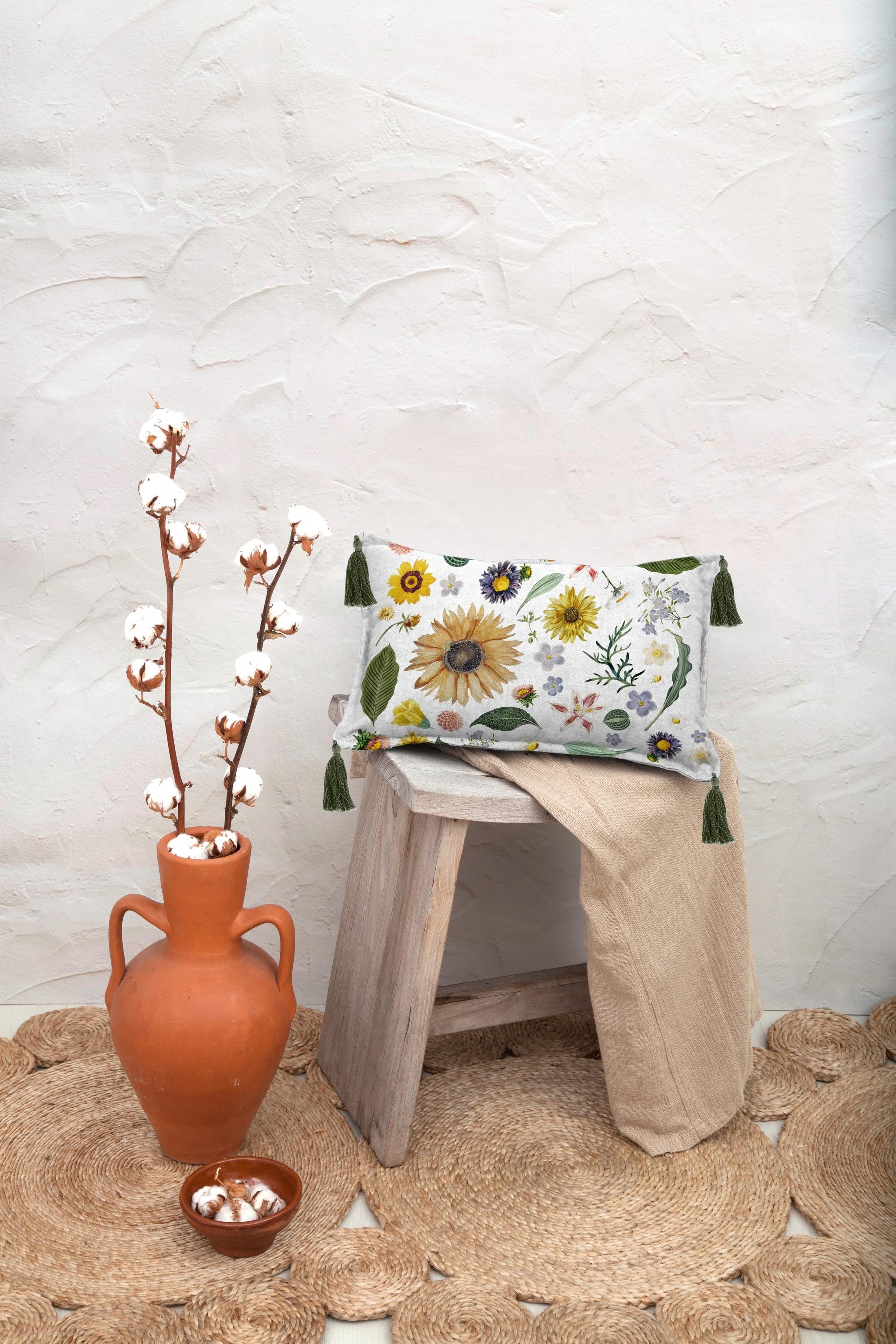 Cojin 50x35 Lino Borlas (Watercolor Flowers)