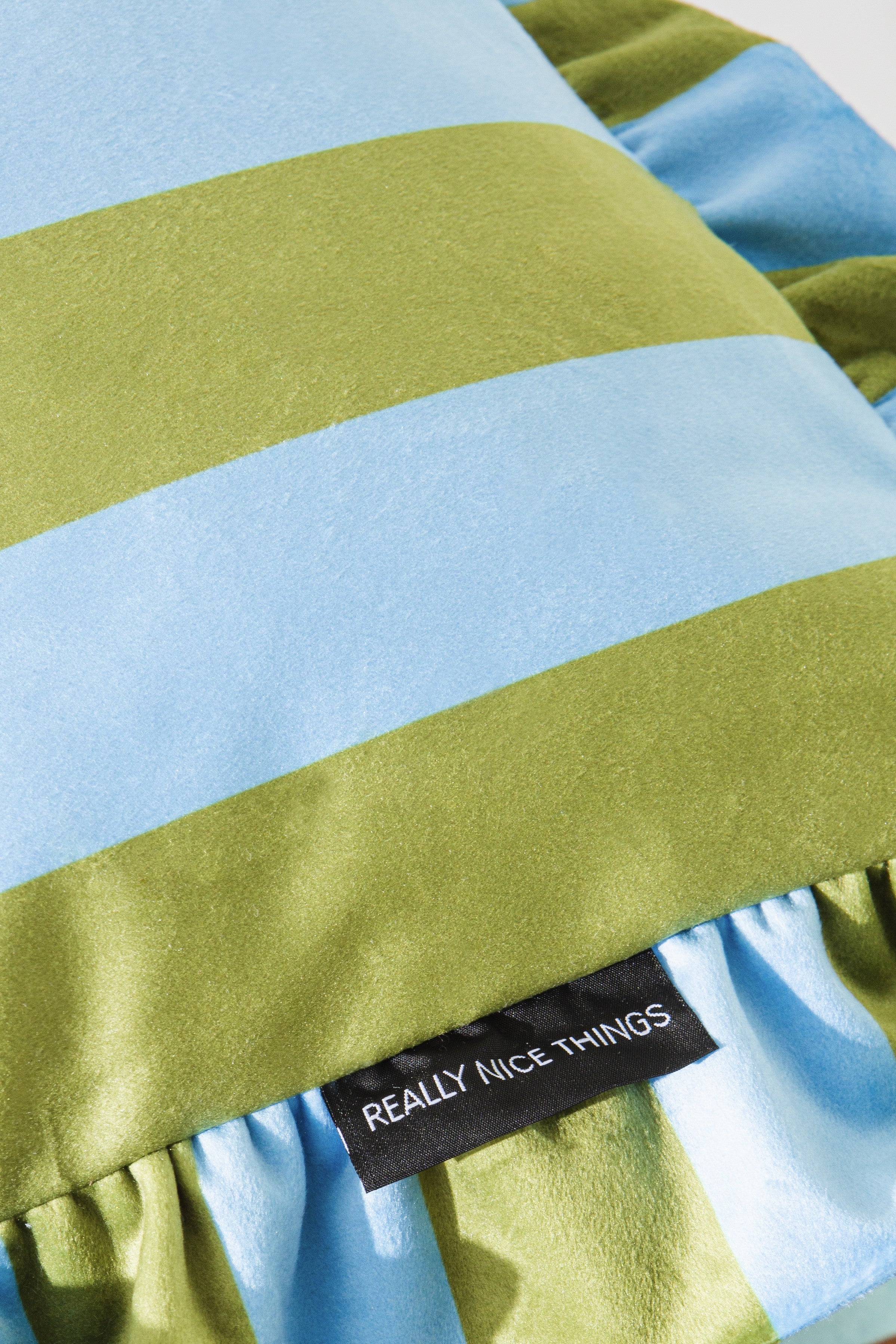 Cojín Ruffle Velvet  Green -Blue
